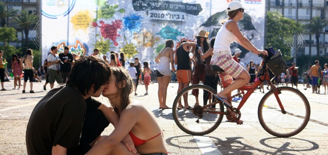 Time out for a bit of romance in Tel Aviv.