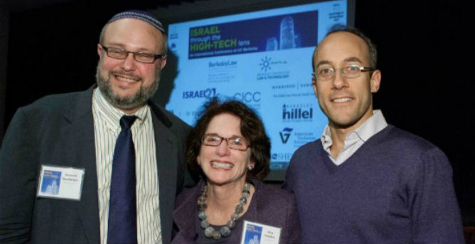 Berkeley Institute for Jewish Law Faculty Director Ken Bamberger and Dan Senor flank ISRAEL21c President Amy Friedkin. Photo by Bruce Cook" title="Berkeley Institute for Jewish Law Faculty Director Ken Bamberger and Dan Senor flank ISRAEL21c President Amy Friedkin. Photo by Bruce Cook