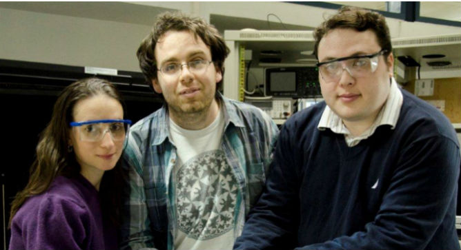 Grad students Elad Mentovich, Netta Hendler and Bogdan Belgorodsky with their invention. Photo courtesy of Tel Aviv University