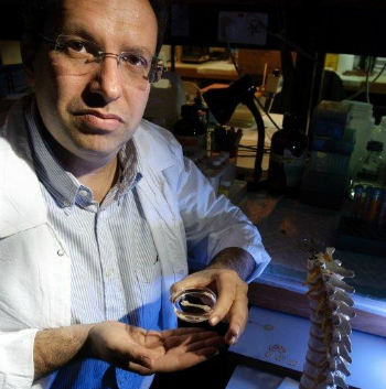 shai-meretzki Dr. Shai Meretzki with the unique system for making new human bone.