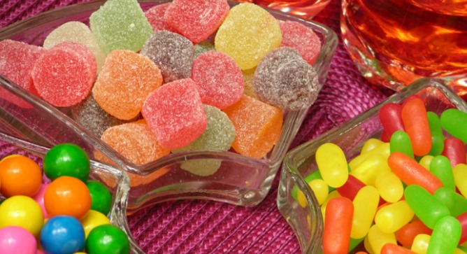 The reds and oranges in candies don’t have to be from synthetic dyes.