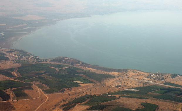 Cycling round the Kinneret is a lovely way to enjoy the scenery. Photo by www.shutterstock.com.