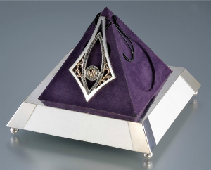 Merdinger designed this 72-diamond necklace for Madonna as a gift.