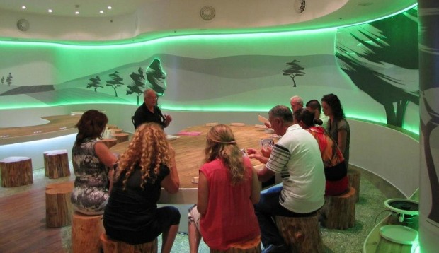  Visitors to the exhibition.