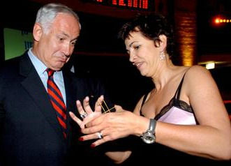 pelled-netanyahu Pelled dazzling Prime Minister Binyamin Netanyahu with her rubber-band trick.