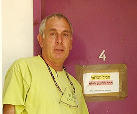 Trail Angel Shlomi Flax at Kibbutz Yiron, Upper Galilee. Photo courtesy of the Israel Trail Committee, SPNI