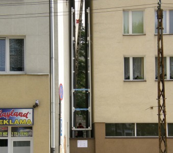 building-site The gap between buildings where the house was constructed. Photo courtesy of Centrala.