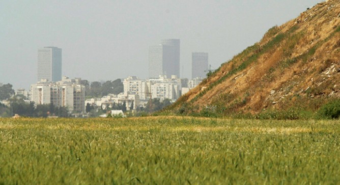 The garbage mountain is slowly being transformed from a public eye-sort, to a massive park and education center. Photo by Flash90.