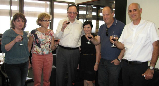 Making a toast to the new scientific chess study at the University of Haifa are, from left, Rosa Leikin, head of the Interdisciplinary Center for Research and Advancement of Excellence and Giftedness; VP and Dean of Research Prof. Michal Yerushalmy; Grandmaster Boris Gelfand; Maya Gelfand; researcher Shay Bushinsky; and legal adviser Doron Schweppe. Photo courtesy of University of Haifa.