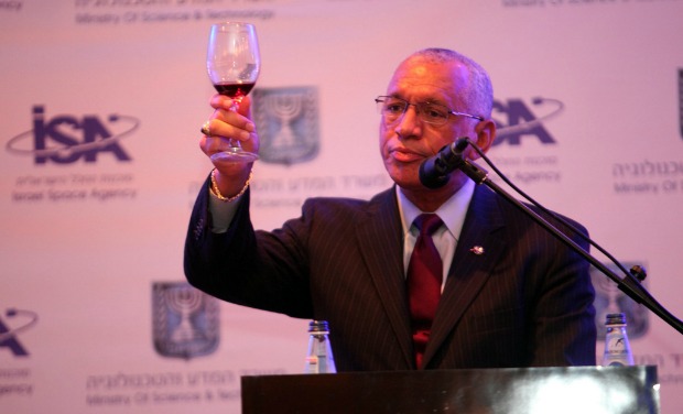 NASA’s Charles Bolden announced that NASA will renew its cooperative agreements with Israel for some new projects.