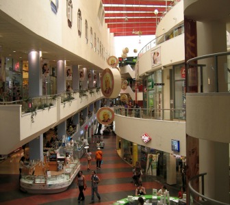 dizengoff-center The Dizengoff Center straddles both sides of the street and is open daily. Photo courtesy of Wikimedia Commons