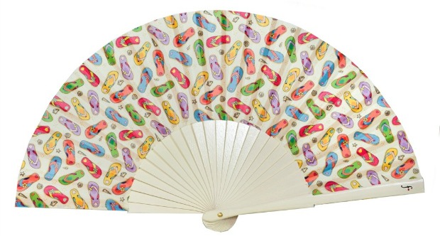 A fan for every outfit. Photo by Benny Doutsh