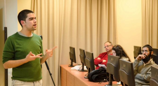 Tomer Hen at his Mobile Marketing College. Photo by Or Kaplan