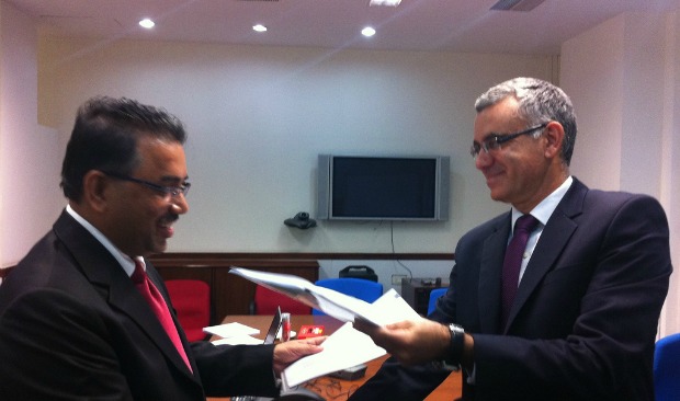 Tata Industries’ Corporate Vice President and Secretary Sriram S with Ramot CEO Shlomo Nimrodi at the April 30 investment announcement. Photo courtesy of Tata