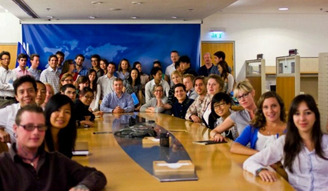 coexistence Participants in the Coexistence in the Middle East course visiting the Foreign Ministry’s Emergency Situation Room.