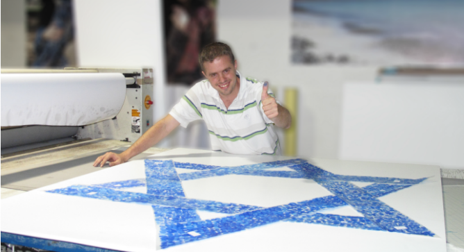 Javier Gelbwaser’s thumbprint is one of thousands that make up the blue lines of this record-breaking Israeli flag.