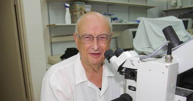 In his Ophthalmic Technologies Lab. Photo courtesy of Sheba Medical Center at Tel Hashomer.