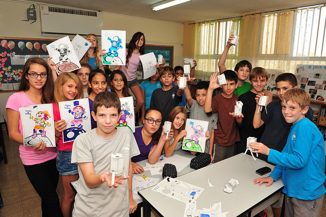Israeli schoolchildren are involved in SpaceIL’s project to land a robot on the moon and get kids excited about aerospace. Photo by Alon Hadar