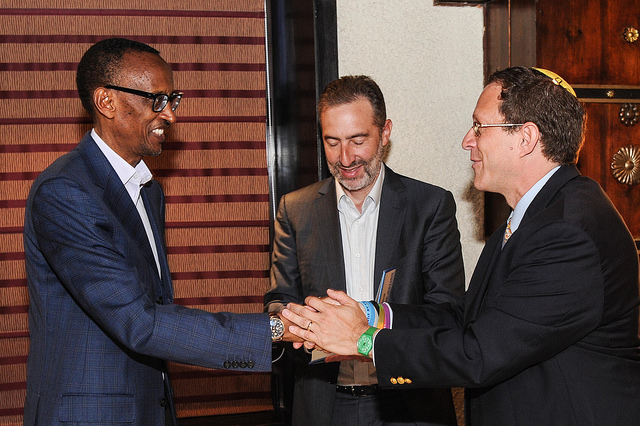 Rwandan President Paul Kagame shakes hands with Yosef Abramowitz, president of Gigawatt Global and CEO of Energiya Global, in Jerusalem. Start-Up Nation co-author Saul Singer stands behind them.
