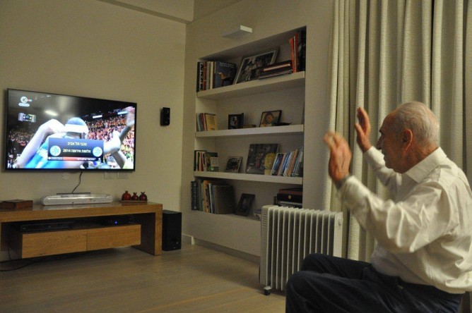 President Shimon Peres cheers on Macabbi Tel Aviv. (Shimon Peres Facebook page)