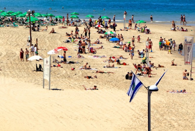 It's beach season in Israel! (Shutterstock)