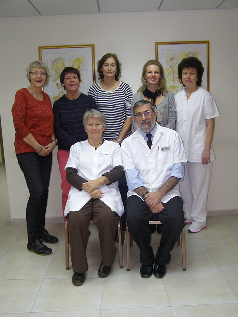 Dr. Marco Harari, center, with psoriasis patients Matthew Katz, left, and Sean Gallagher of Ireland. 