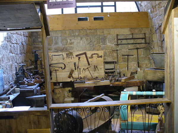 Old-Acre-Treasures-in-the-Walls-Museum_tools