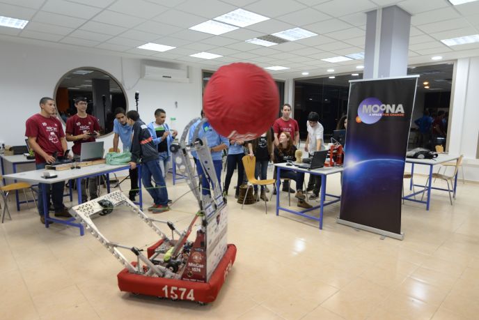 Moona courses attract an equal number of Arab and Jewish teens in the Galilee.