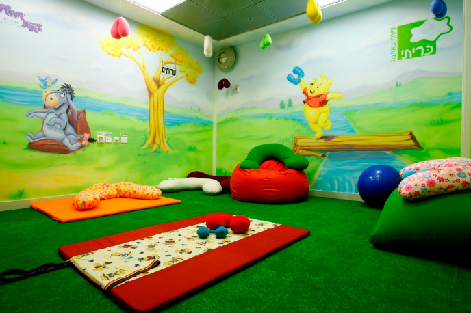Hadassah Baby workshops in baby massage and baby yoga, breastfeeding and other topics take place in this room.