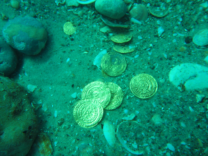 Divers first thought the coins were remnants of a children's game but upon closer inspection realized they had found "the real thing." (photo: 1–2. Almost 2,000 coins were discovered on the seabed. (Photo: Kobi Sharvit, courtesy of the Israel Antiquities Authority)
