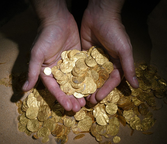 Some 2,000 gold coins from the Fatimid period were discovered on the seabed in the ancient harbor in Caesarea National Park. (Photo: Clara Amit, courtesy of the Israel Antiquities Authority.)