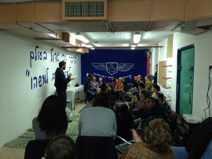 This SAHI club meets in an immigrant absorption center.