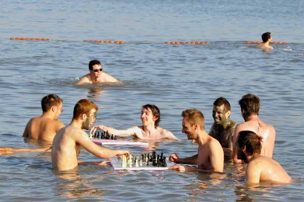 European Individual Chess Championship competitors take a free day for a trip to the Dead Sea. (Photo by Peter Doggers/EICC website)
