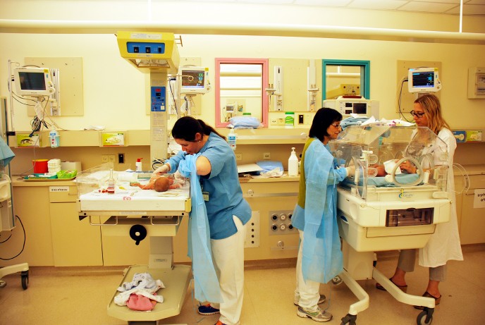 Israeli preemie babies arrive at Schneider Children's Medical Center from Nepal. (Photo: Schneider Children's Spokesperson's Office)