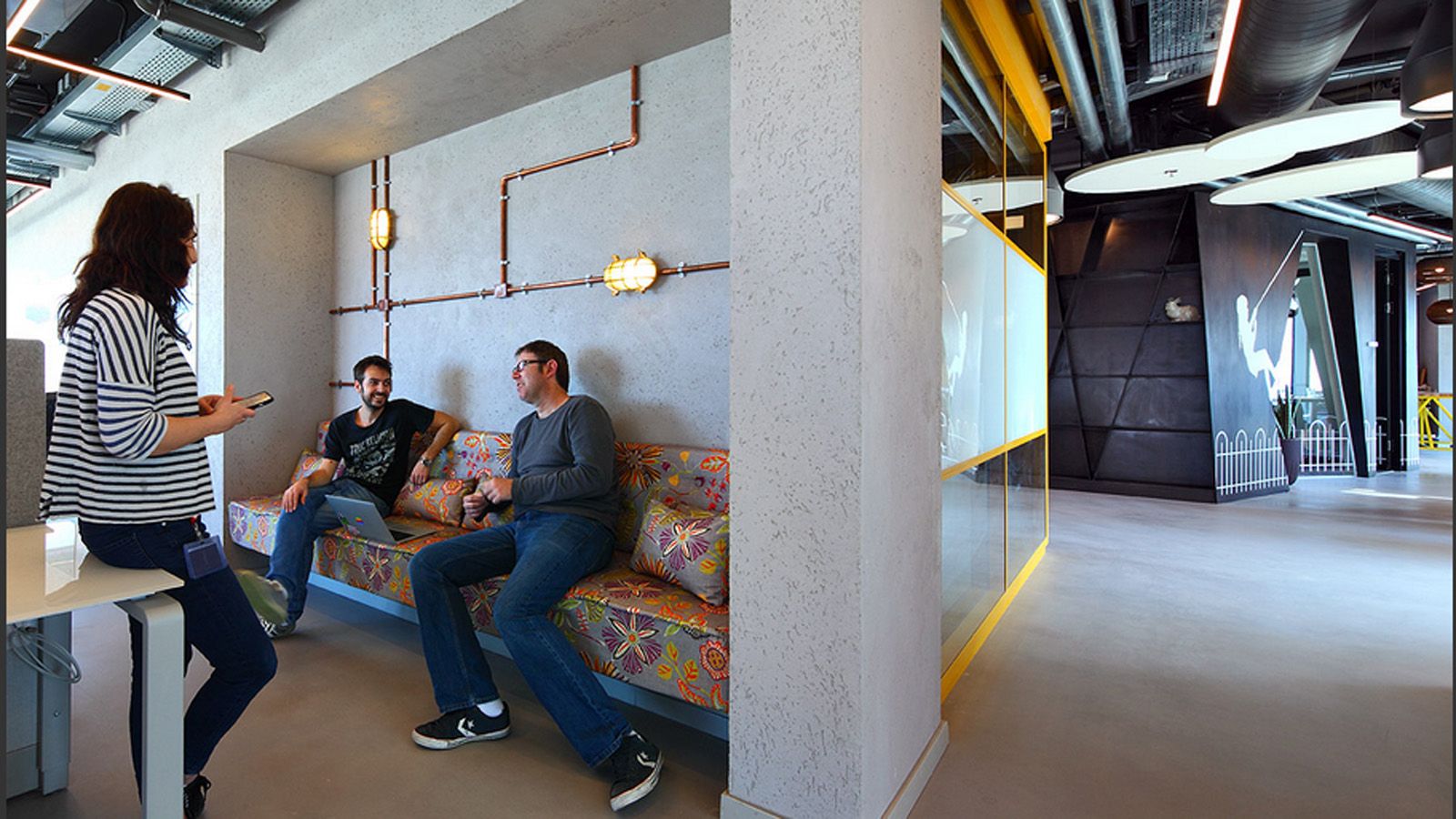 Note the wall-climber on the right. Photo by Uzi Porat