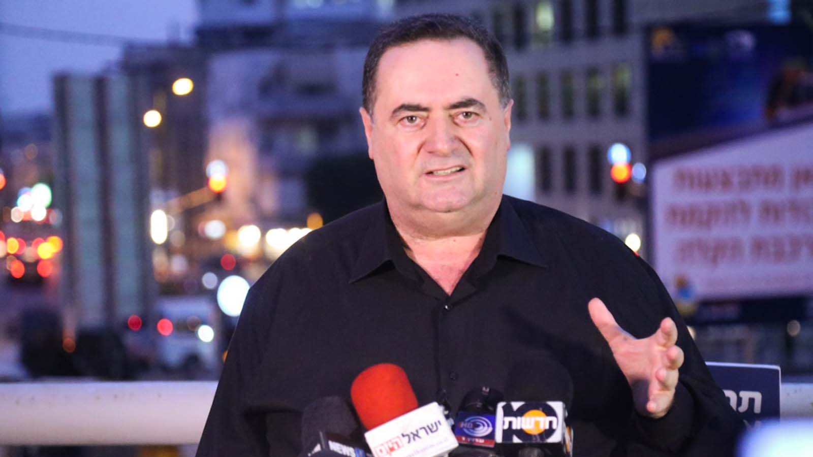 Minister of Transportation Yisrael Katz speaks during the launch of construction of the Tel Aviv light rail in Tel Aviv on August 2, 2015. (Photo by Flash90)
