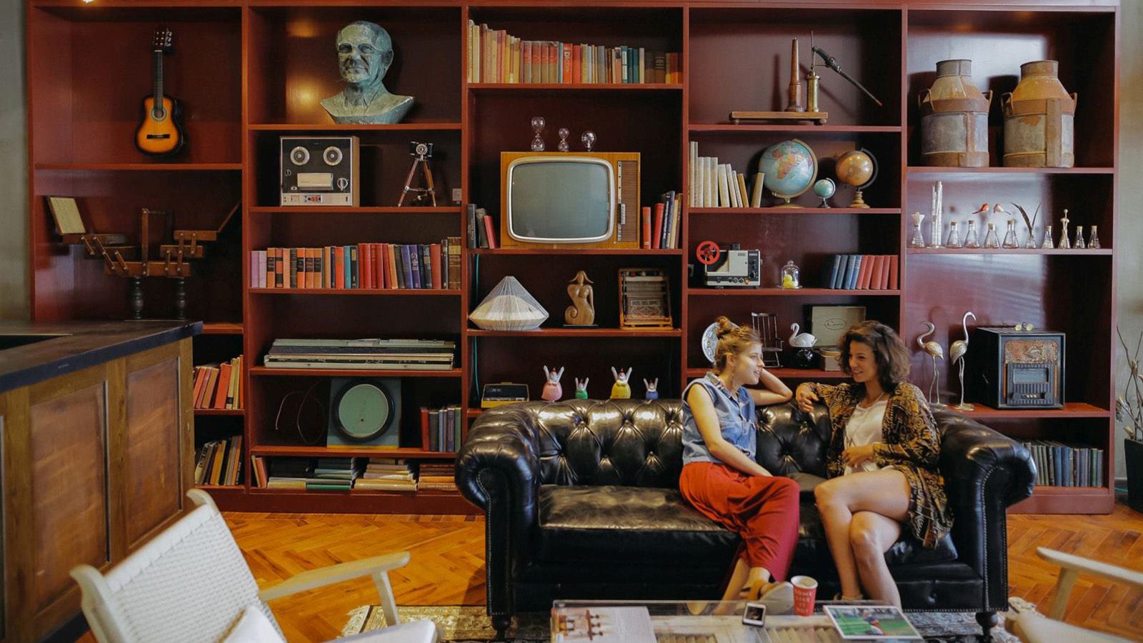 Why not feel at home when you’re at work? Photo via Mindspace Tel Aviv Gallery