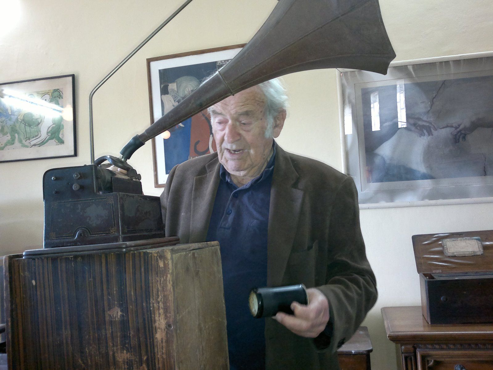 Nisan Cohen operating a gramophone in his museum. Photo by Abigail Klein Leichman Nisan Cohen operating a gramophone in his museum. Photo by Abigail Klein Leichman