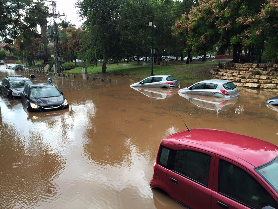 Ra'anana street. Photo by Neta Margalit/Ra'anana Facebook Forum Ra'anana street. Photo by Neta Margalit/Ra'anana Facebook Forum