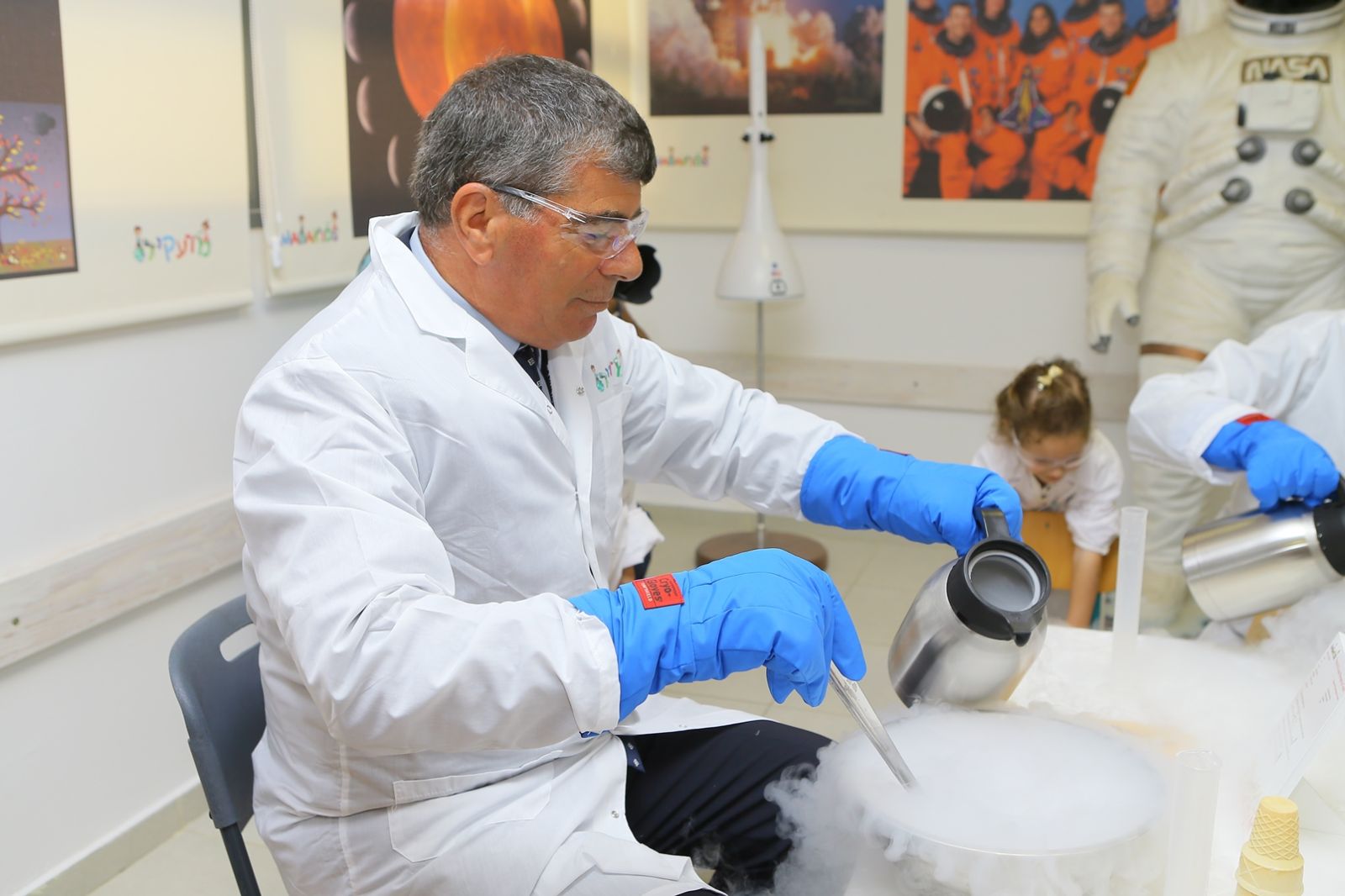 Lt. Gen. (ret.) Gabi Ashkenazi doing hands-on science at the tech kindergarten grand opening. Photo by Moshe Azulay