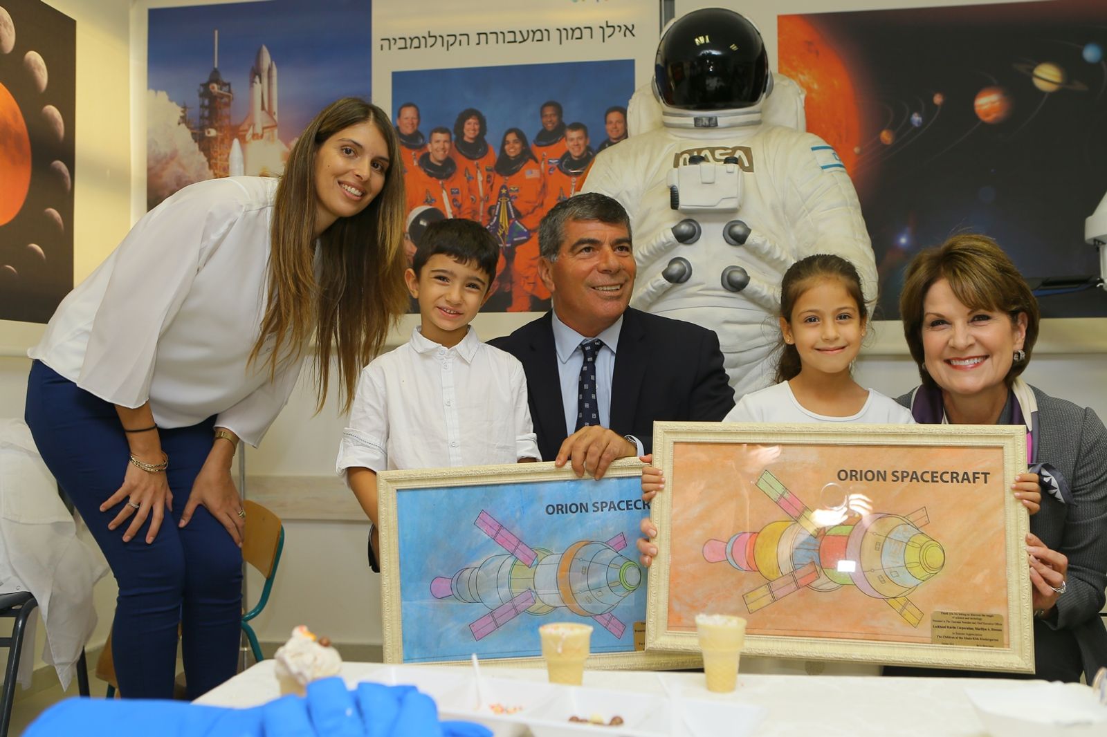 Early-childhood teacher Inbal Azulay, left, and Lockheed Martin Chairman, President and CEO Marillyn Hewson, right, at the dedication ceremony with Rashi Foundation Lt. Gen (ret.) Gabi Ashkenazi and two of the children. Photo by Moshe Azulay