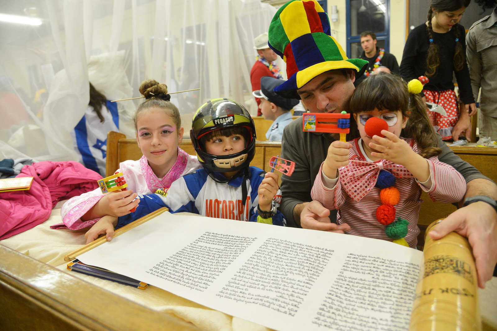 Reading the Megillah. Photo by Yossi Zeliger/FLASH90 