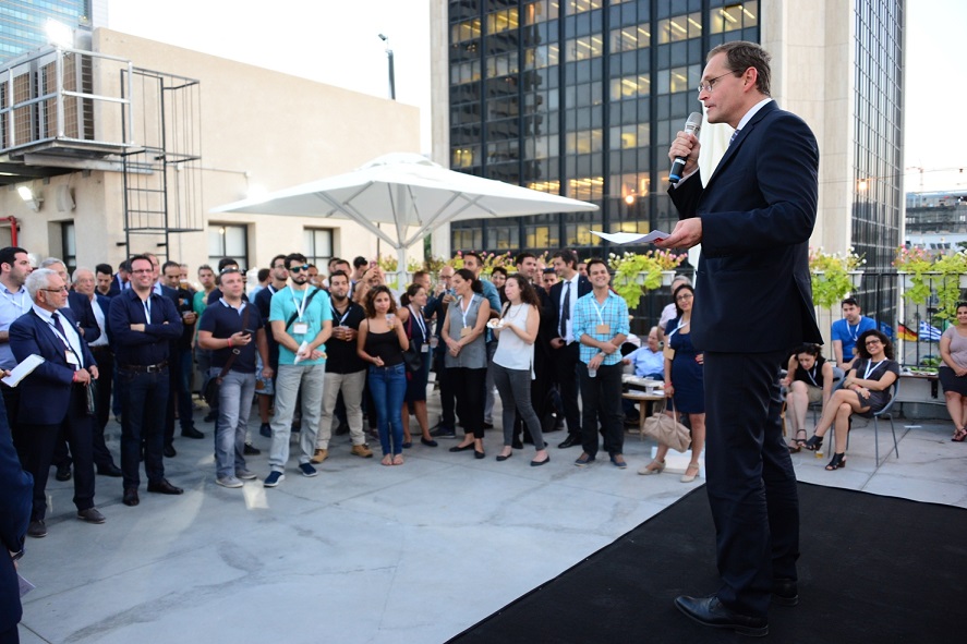 Michael Müller, Berlin's mayor, addresses Tel Aviv entrepreneurs. Photo by Naftali Hilger)