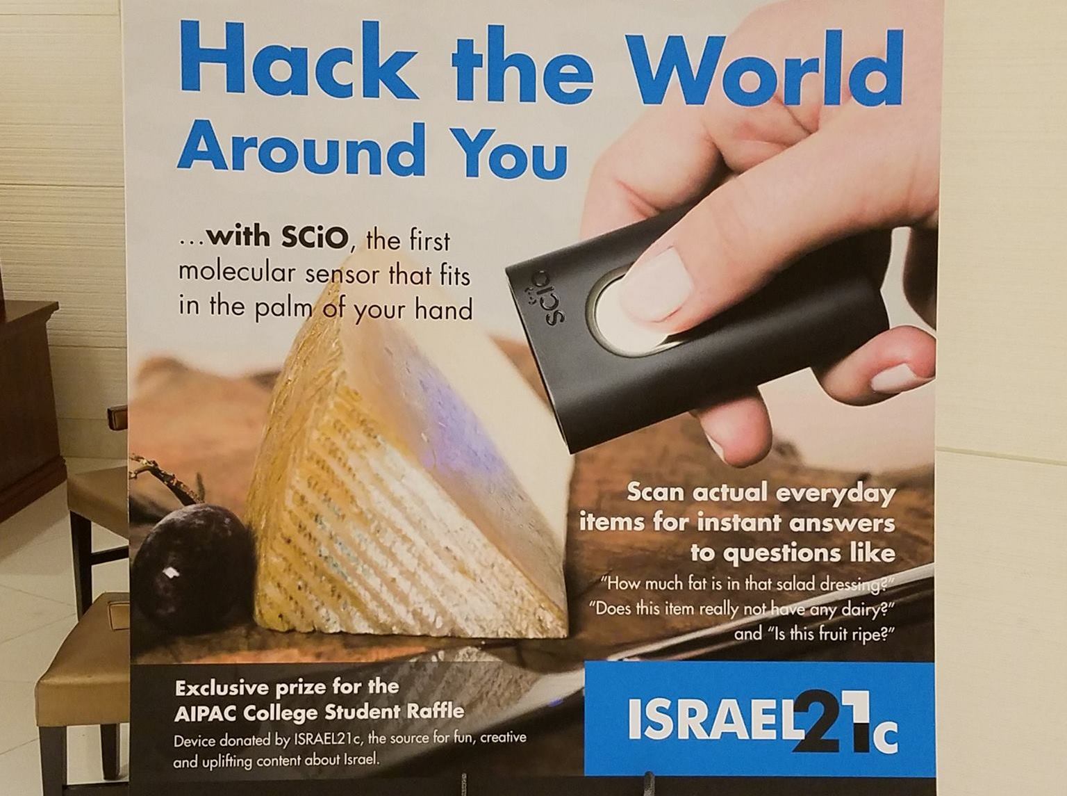 A New York high school student won the ISRAEL21c raffle prize of the SCiO personal molecular scanner. Photo by Nathan Miller