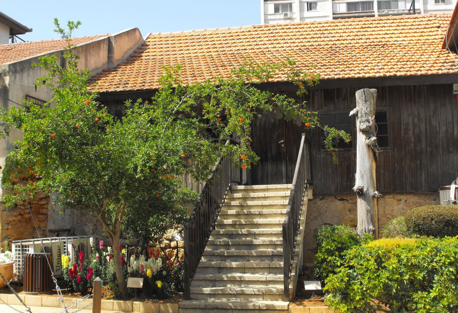One of Rishon LeZion’s historical buildings. Photo: PikiWiki Israel