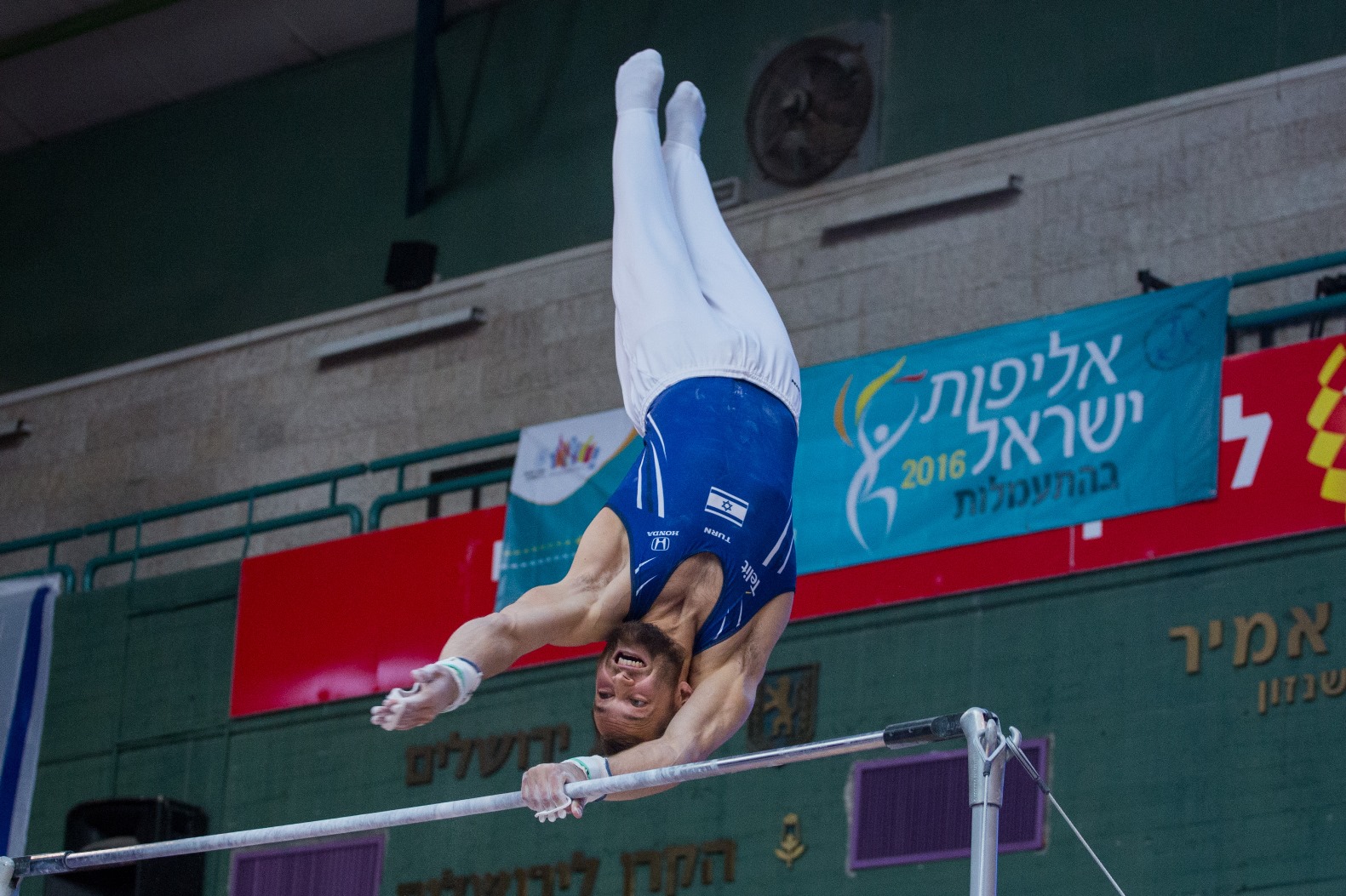 Alex Shatilov performing on the high bar during the Israel gymnastics championship in Jerusalem, April 6, 2016. Photo by Yonatan Sindel/FLASH90