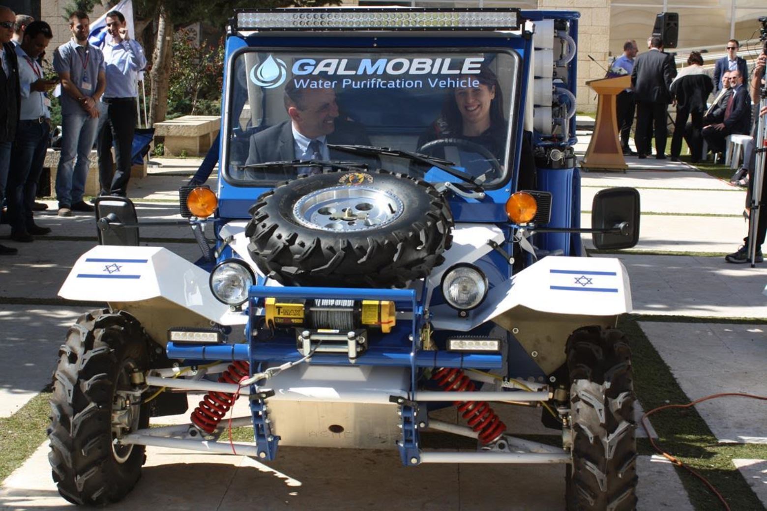 G.A.L. Water Technologies CEO Rami Aflalo and Israeli Deputy Foreign Minister Tzipi Hotovely in the GalMobile to be donated to Papua New Guinea. Photo: courtesy