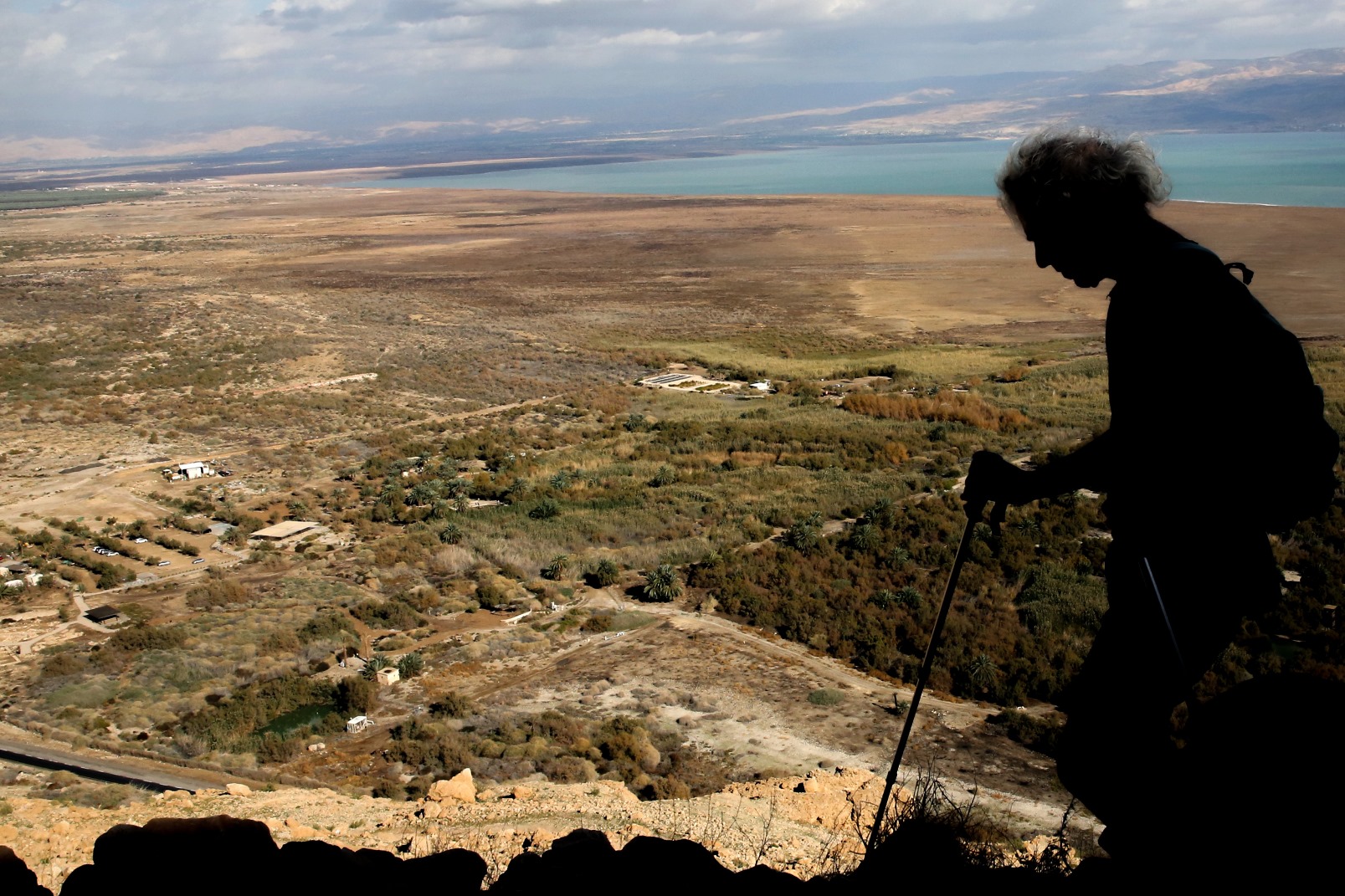 A hiker above Ein Feshkha (Einot Tzukim) in the Dead Sea region. Photo by Yossi Zamir/FLASH90