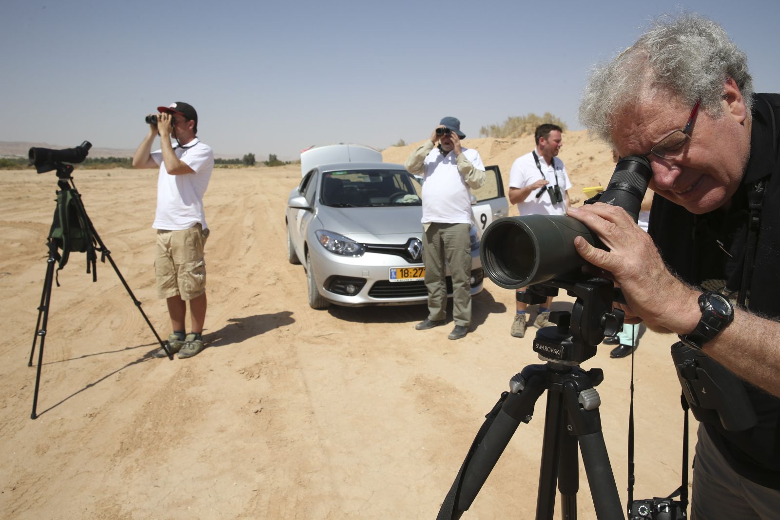 Prof. Yossi Leshem, right, director of the International Center for the Study of Bird Migration at Latrun during a 24-hour bird-spotting competition in Eilat in 2014. More than 100 birdwatchers from around the world participated. Photo by Nati Shohat/FLASH90