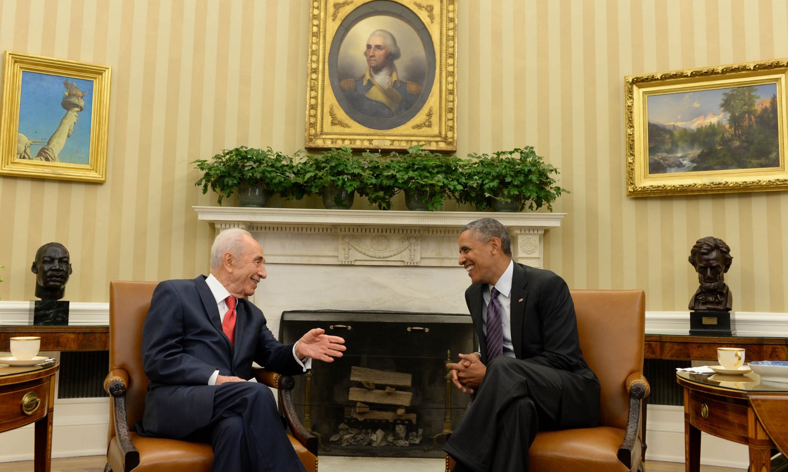 Then Israeli president Shimon Peres meeting with US President Barack Obama in the White House on June 25, 2014. Photo by Kobi Gideon/GPO/FLASH90